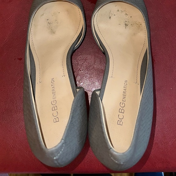 BCBGeneration Grey Pumps Size 8 Gently Worn - Picture 3 of 9